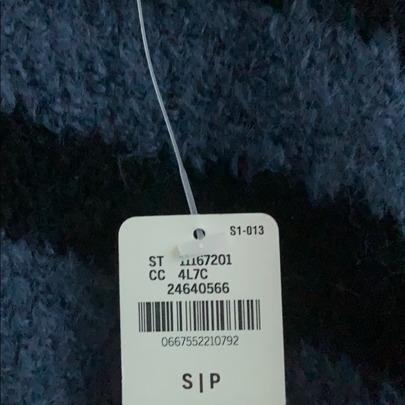 Victoria’s Secret Sweater - Picture 4 of 12